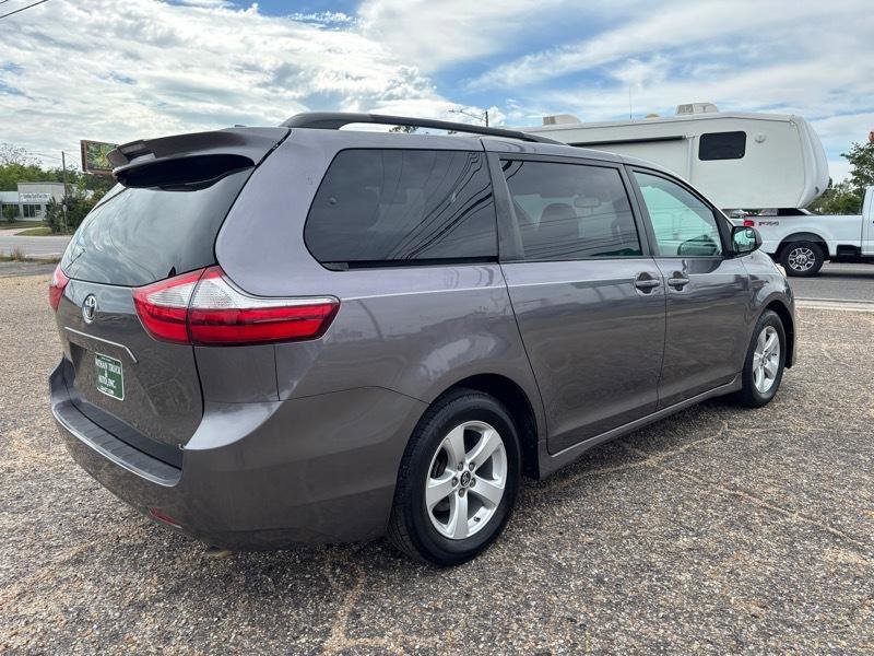 Used 2019 Toyota Sienna LE FWD image 5