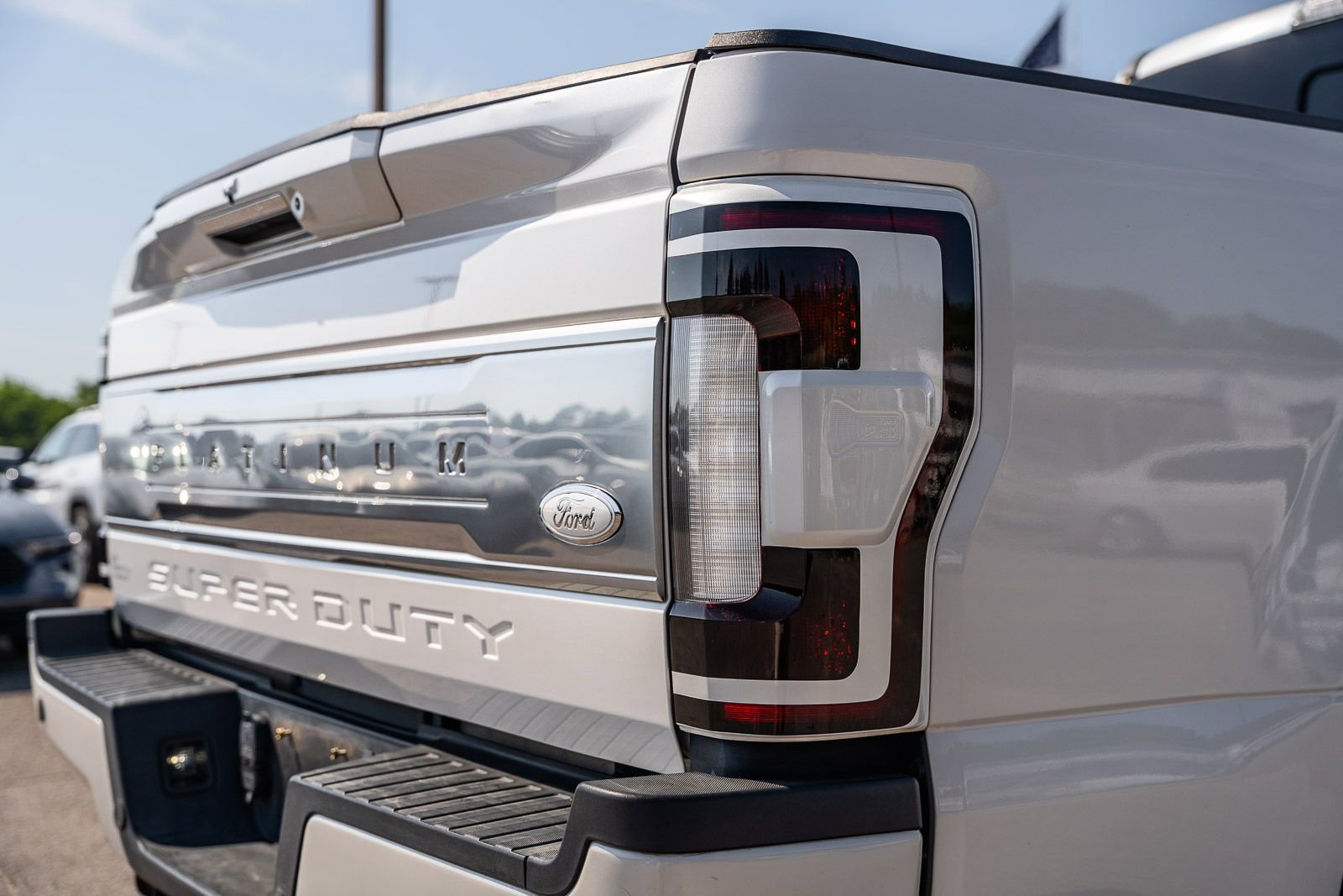 Used 2019 Ford F250 Platinum w/ Platinum Ultimate Package AWD/4WD image 15