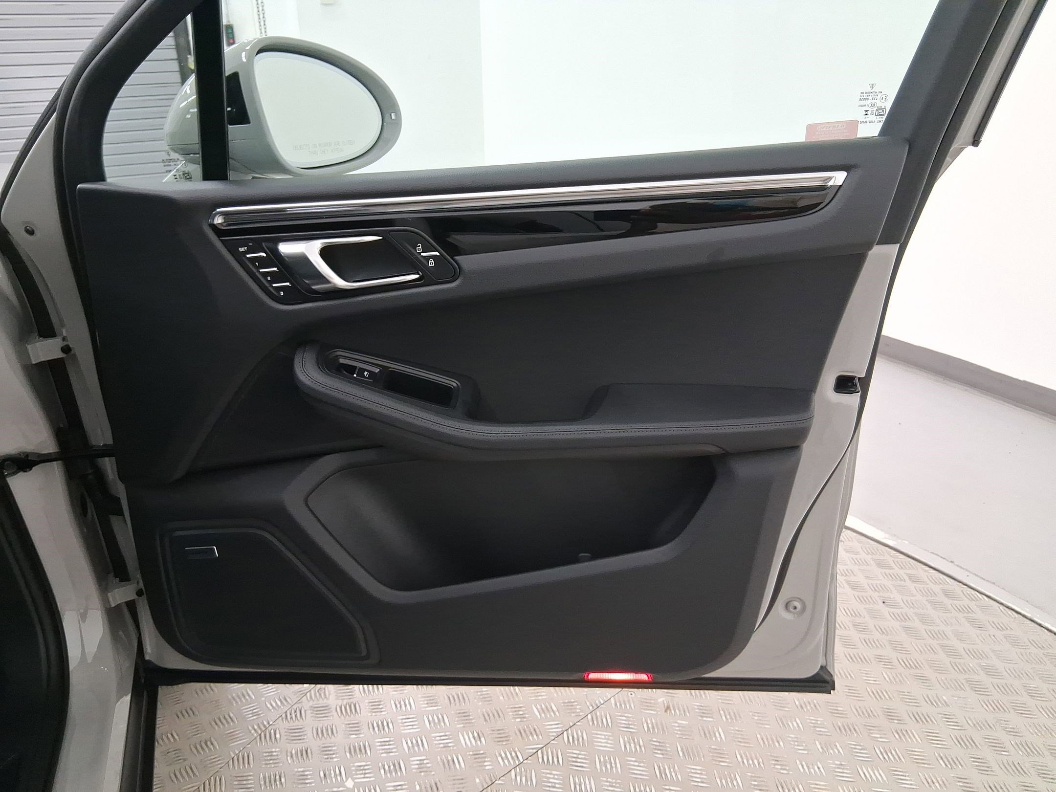 Used 2026 Porsche Macan image 34