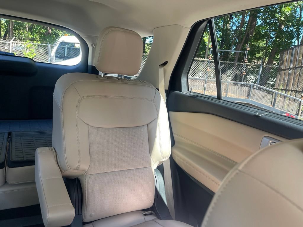 Used 2023 Ford Explorer Limited w/ Limited Technology Package AWD/4WD image 18