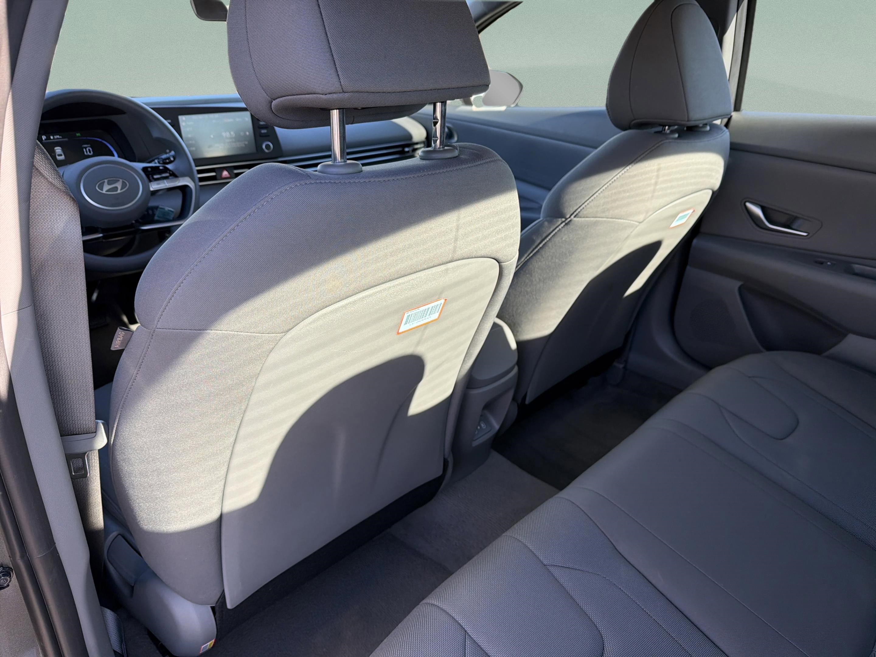 Used 2025 Hyundai Elantra SE image 27