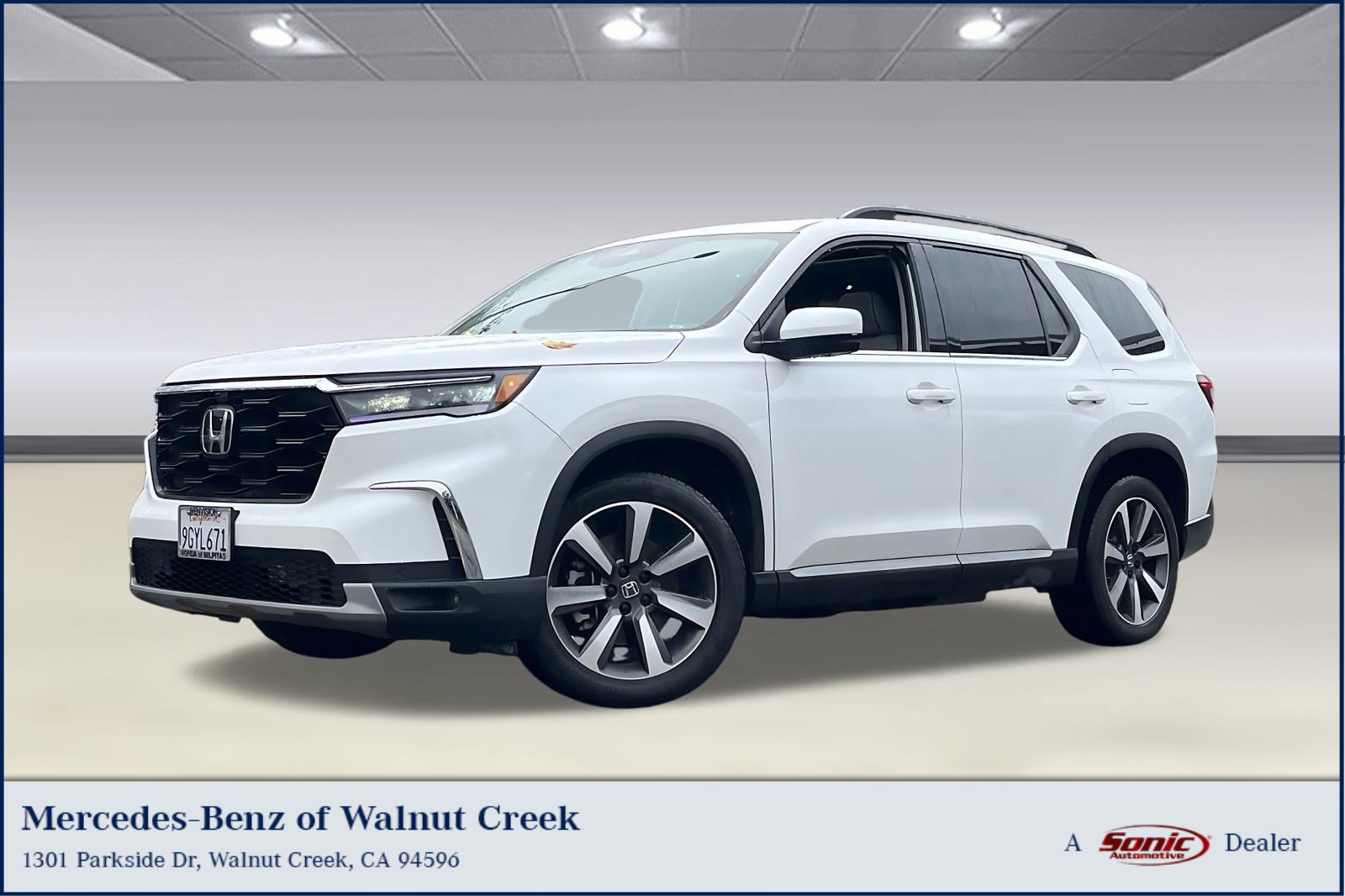 Used 2023 Honda Pilot Elite image 1