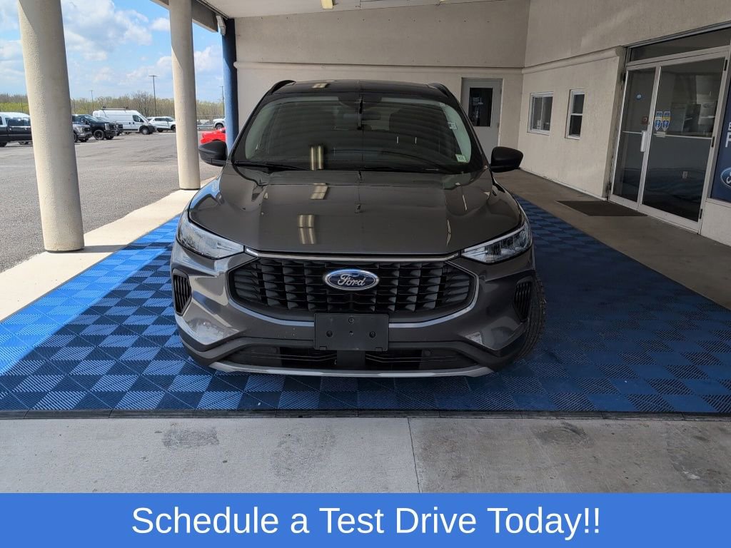 Used 2023 Ford Escape Active w/ Tech Pack #1 AWD/4WD image 2