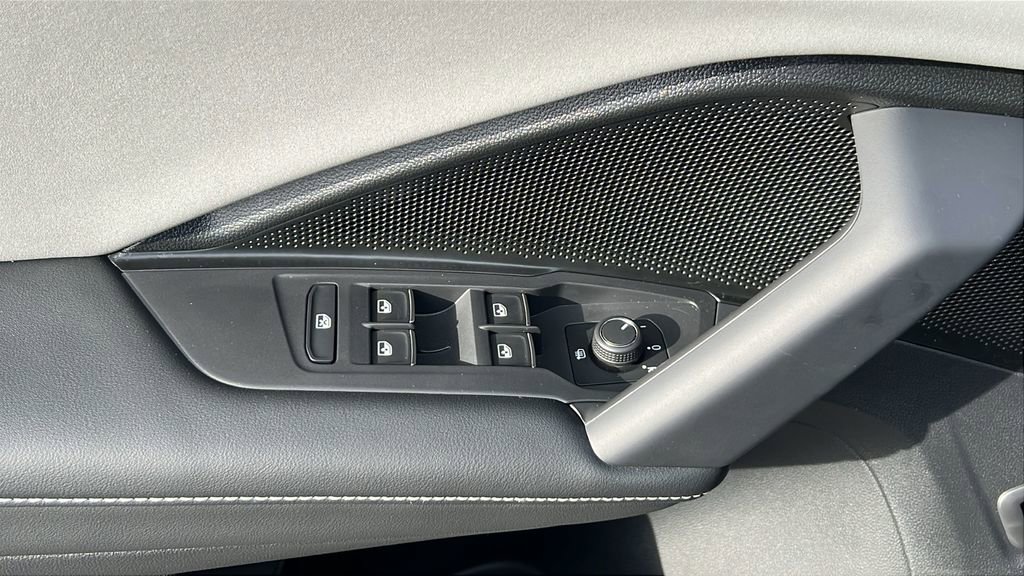 New 2026 Volkswagen Tiguan SE R-Line AWD/4WD image 17