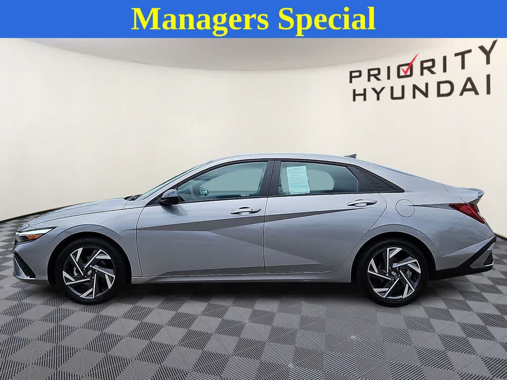Certified 2025 Hyundai Elantra SEL FWD image 7