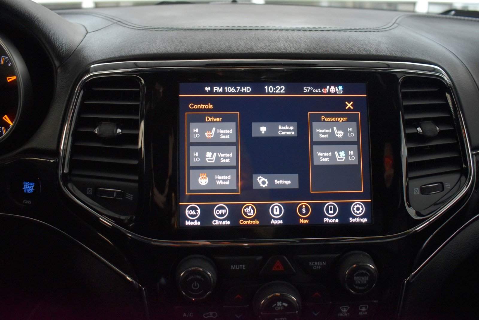 Used 2021 Jeep Grand Cherokee Overland AWD/4WD image 18