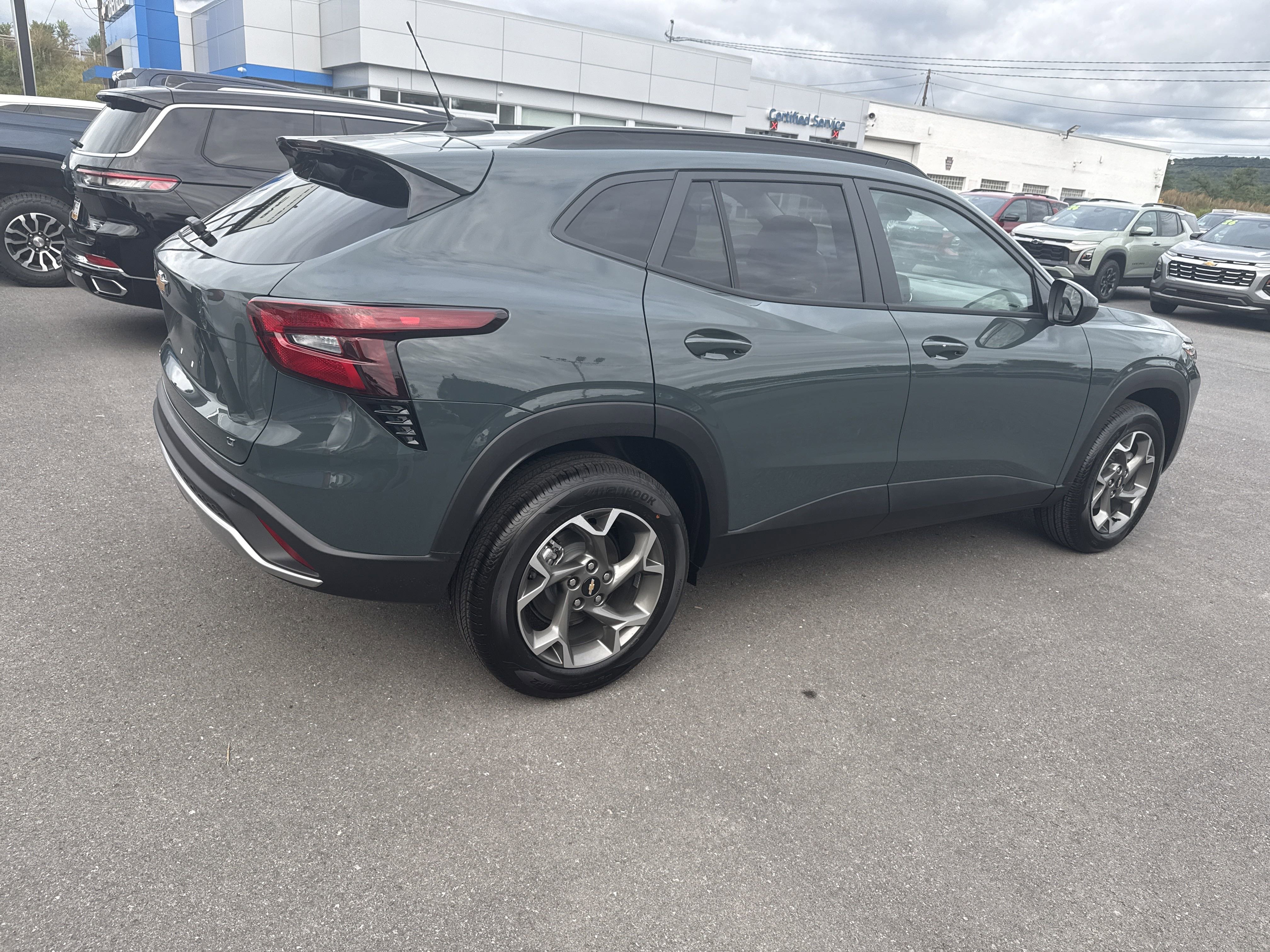 New 2025 Chevrolet Trax LT w/ Driver Confidence Package image 3