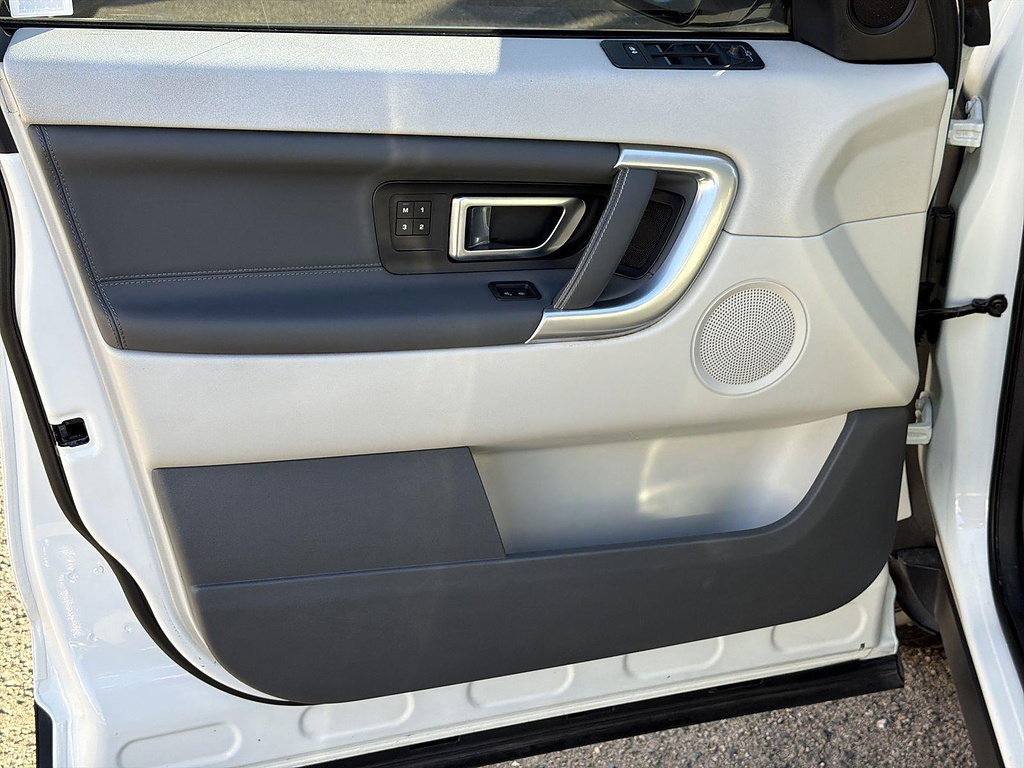Used 2017 Land Rover Discovery Sport HSE AWD/4WD image 22