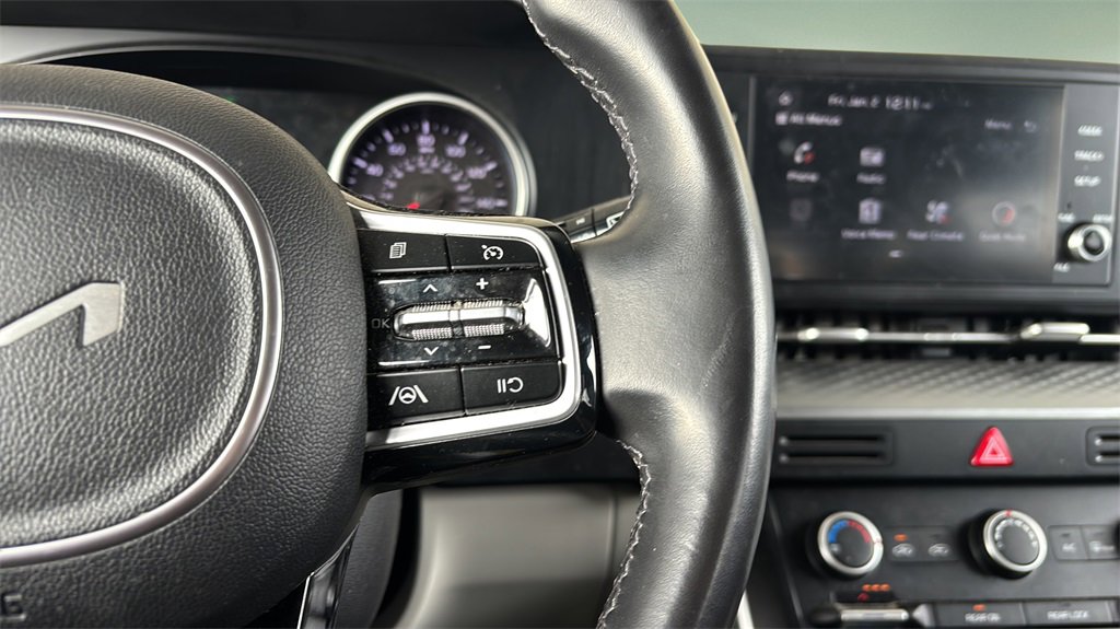 Used 2022 Kia Carnival LX image 25