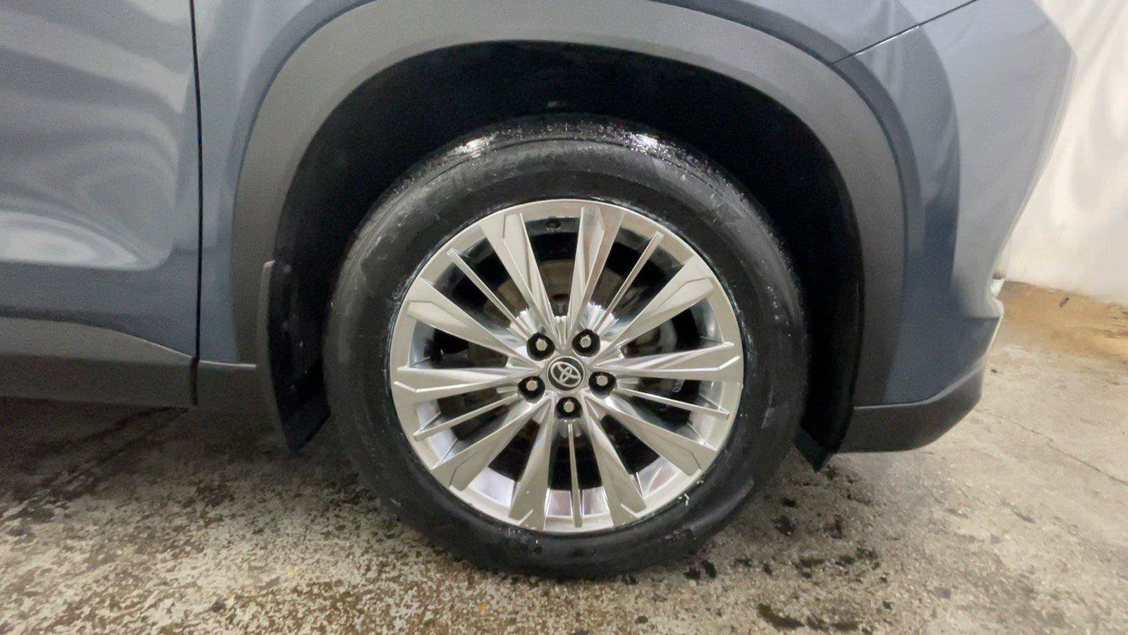 Used 2024 Toyota Grand Highlander AWD image 16