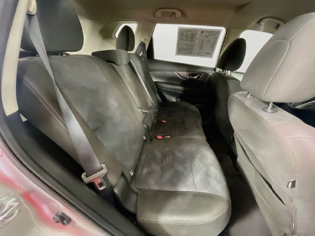Used 2015 Nissan Rogue S FWD image 26