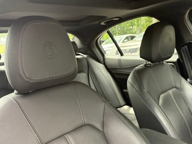 Used 2023 Alfa Romeo Giulia Ti AWD/4WD image 41