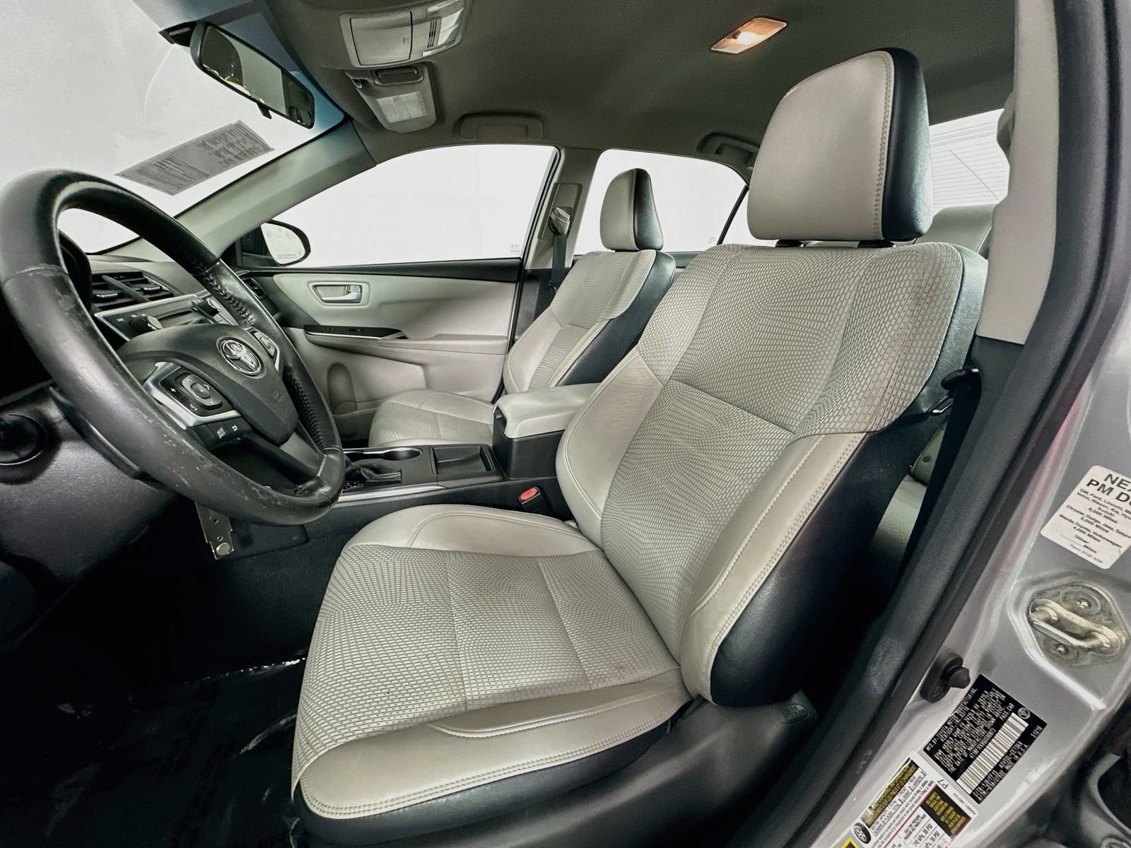 Used 2016 Toyota Camry SE FWD image 19