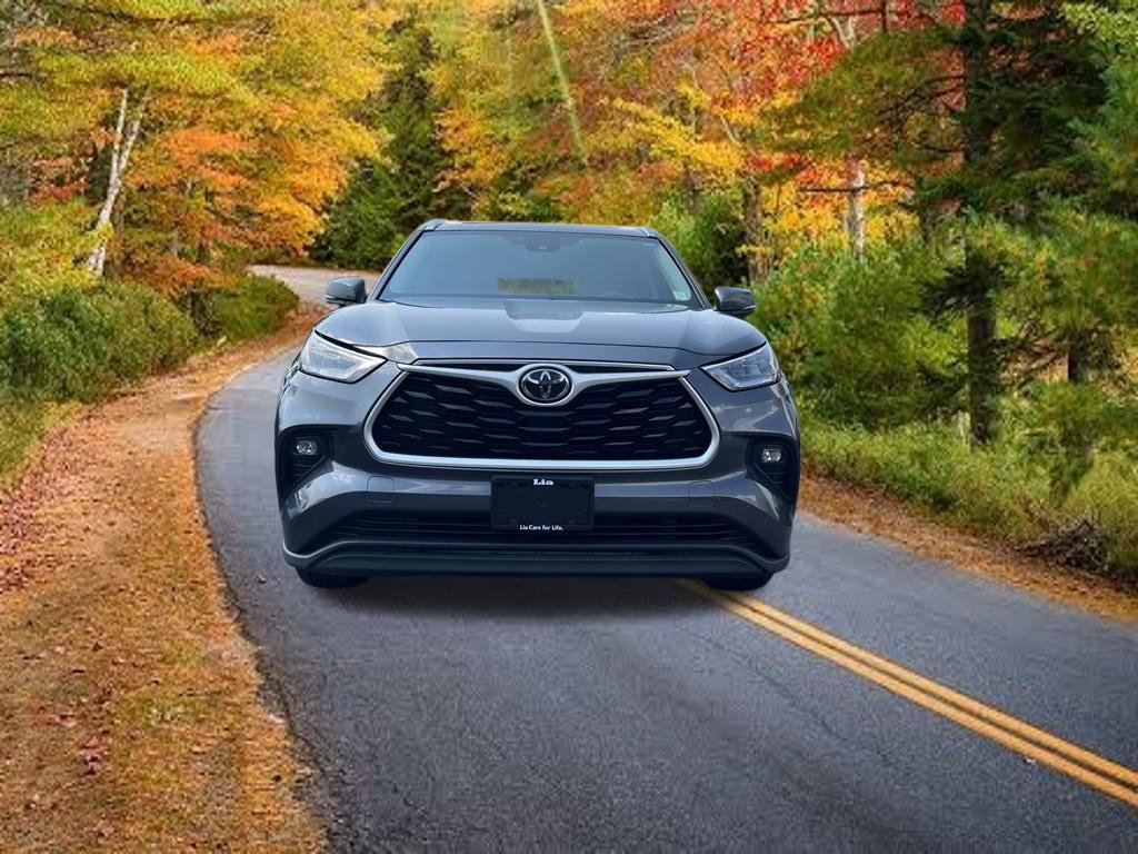 Used 2020 Toyota Highlander XLE AWD/4WD image 4