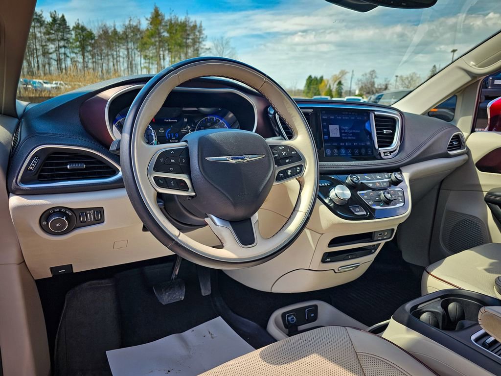 Used 2017 Chrysler Pacifica Limited w/ UConnect Theater Package image 13