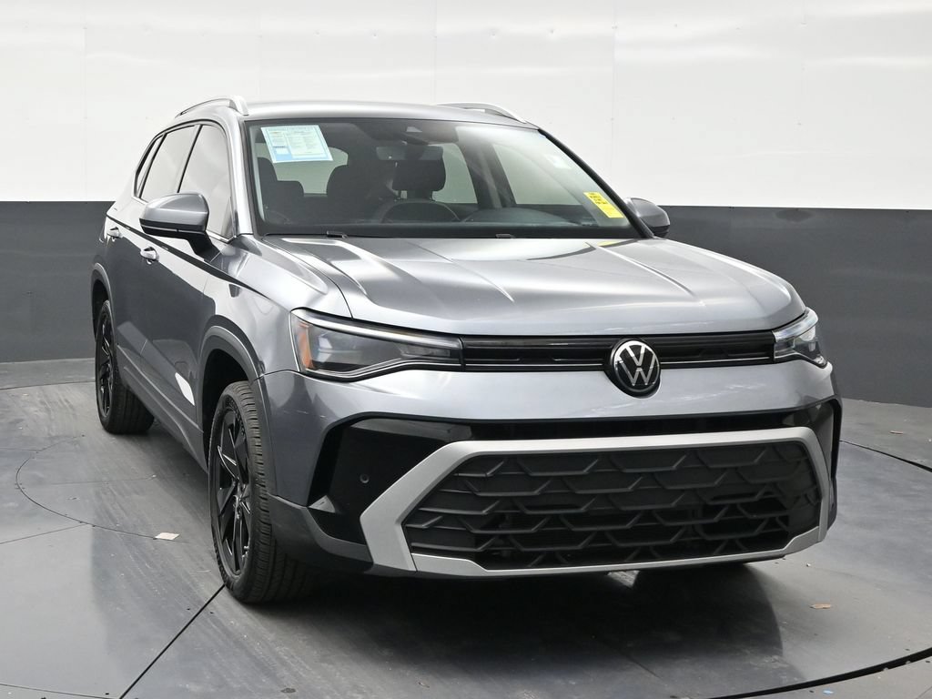Used 2025 Volkswagen Taos SE FWD image 7