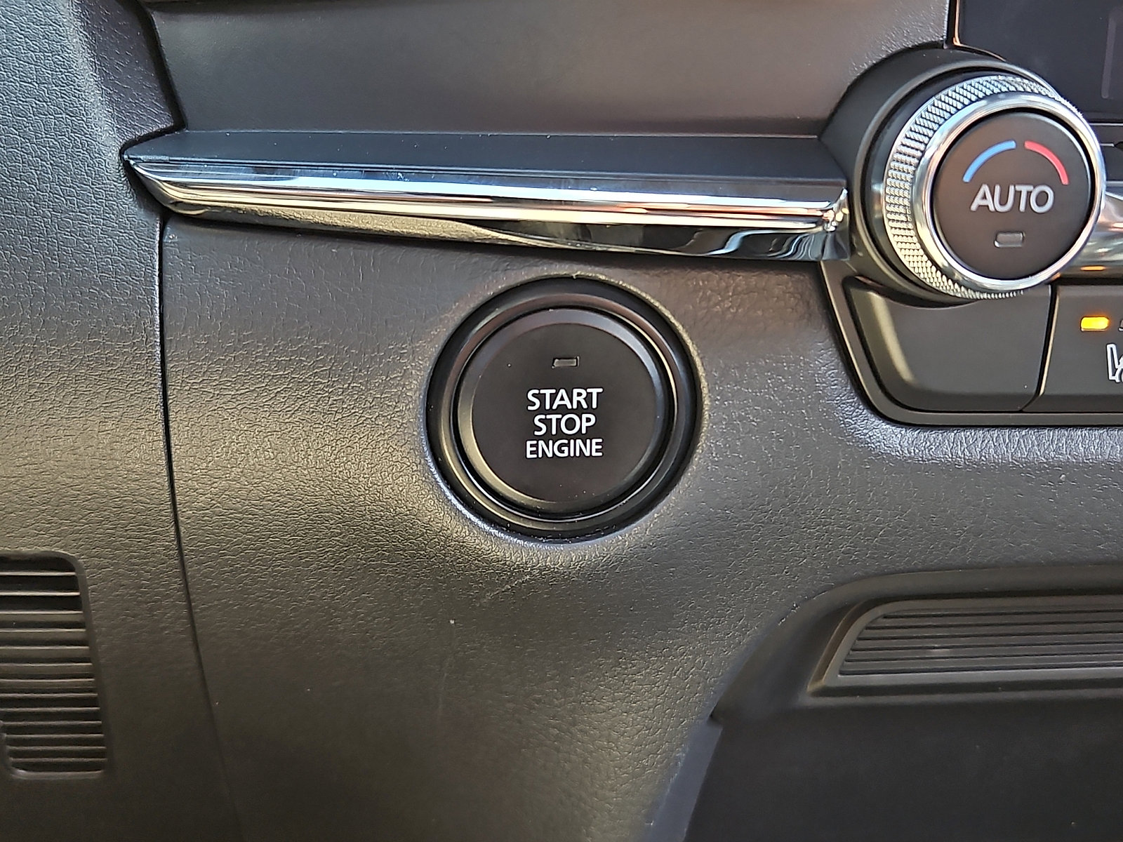 Used 2022 MAZDA CX-30 AWD 2.5 S w/ Premium Package image 23