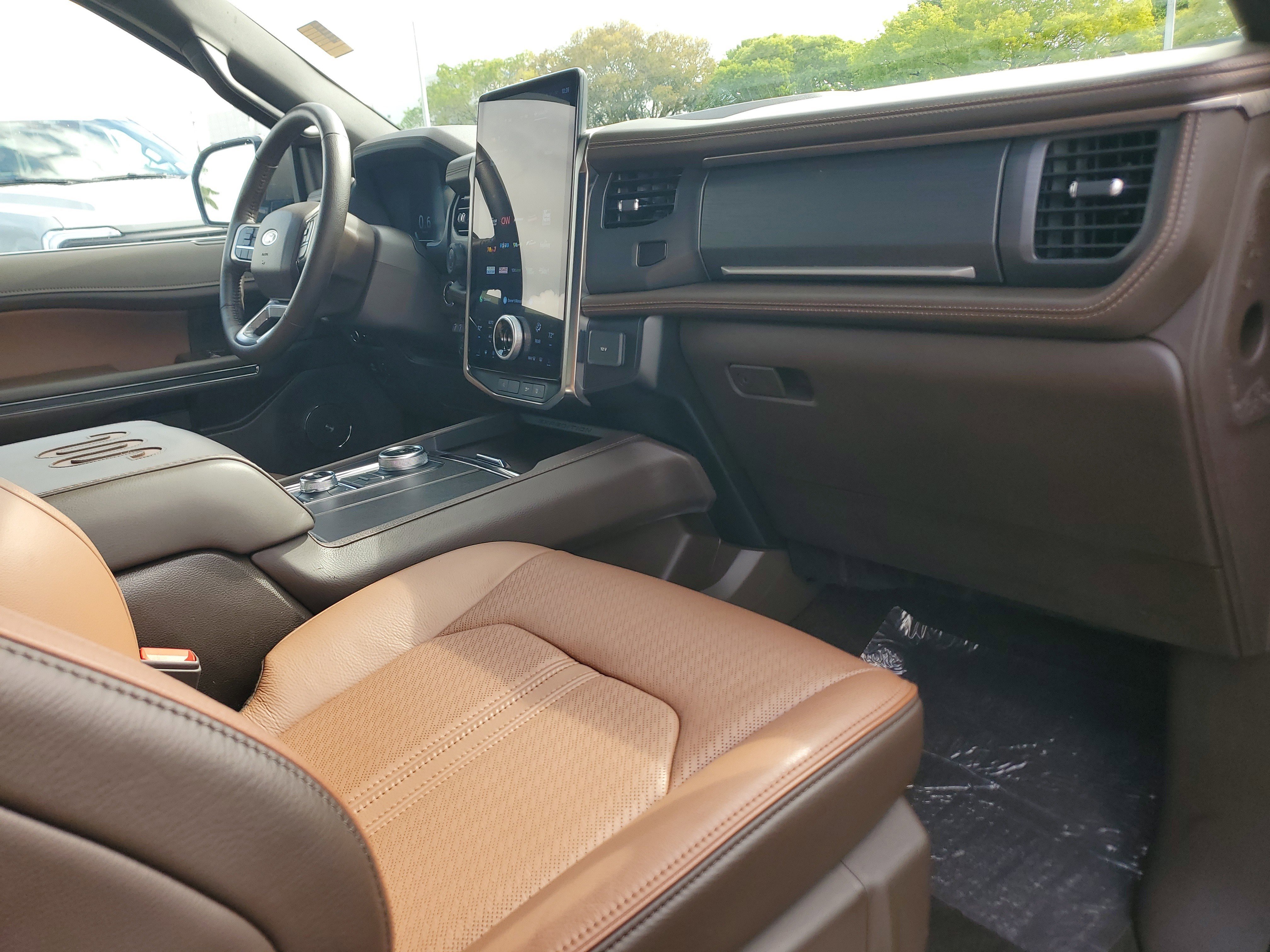 Used 2024 Ford Expedition King Ranch image 14