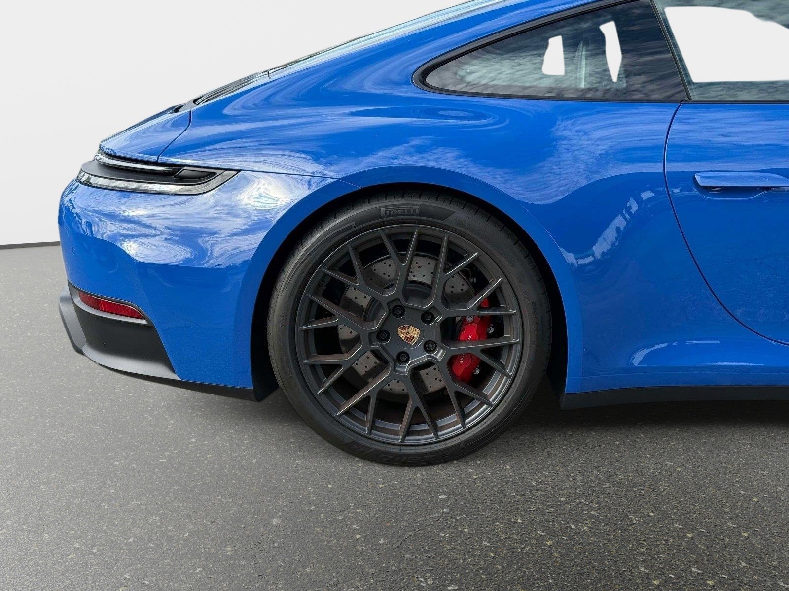 Used 2025 Porsche 911 Carrera GTS image 18