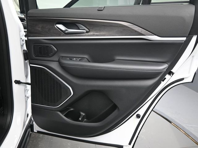 New 2025 Jeep Grand Cherokee Limited w/ Luxury Tech Group II image 16