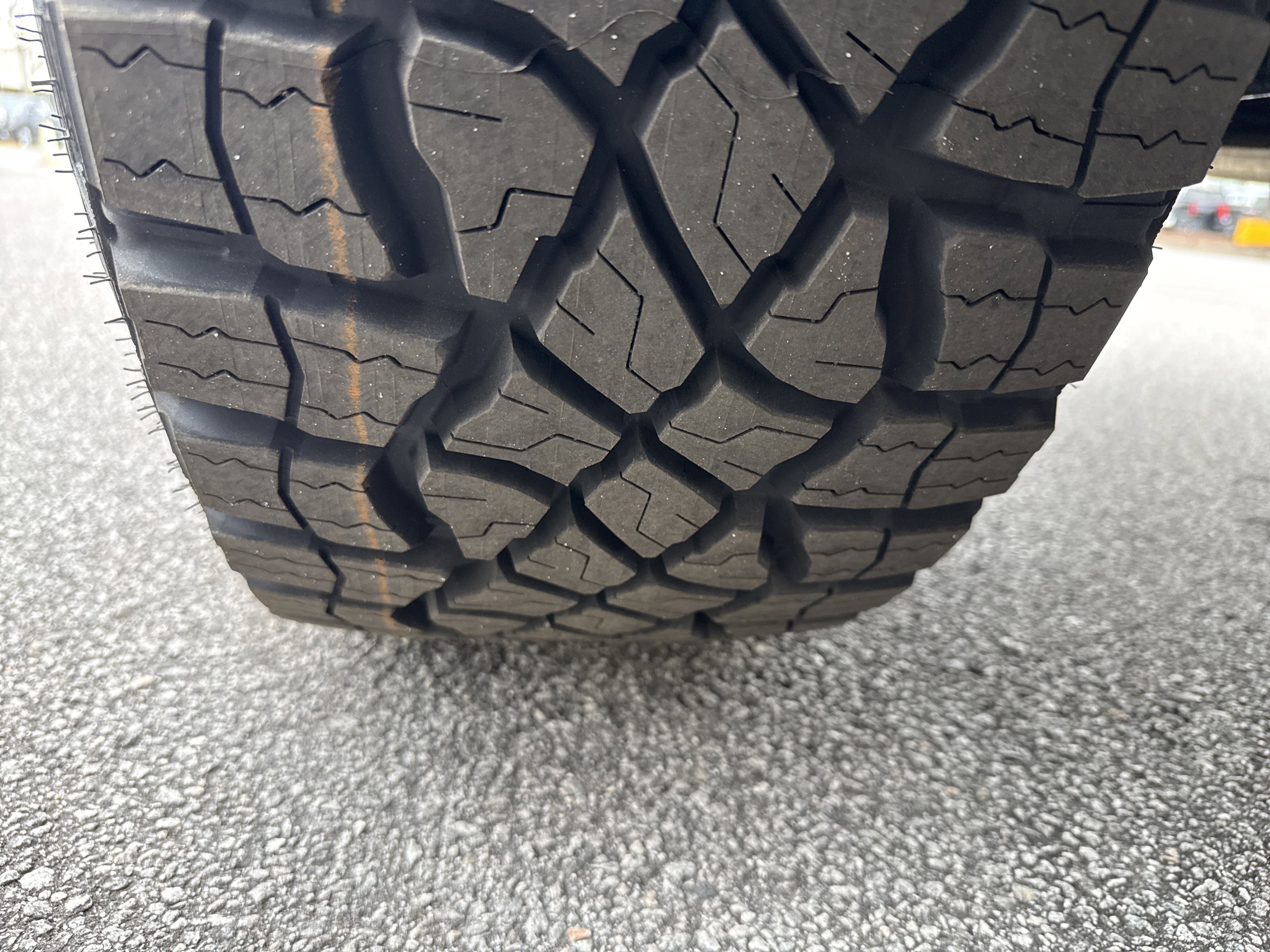 Used 2024 Chevrolet Silverado 2500 ZR2 w/ Technology Package image 12