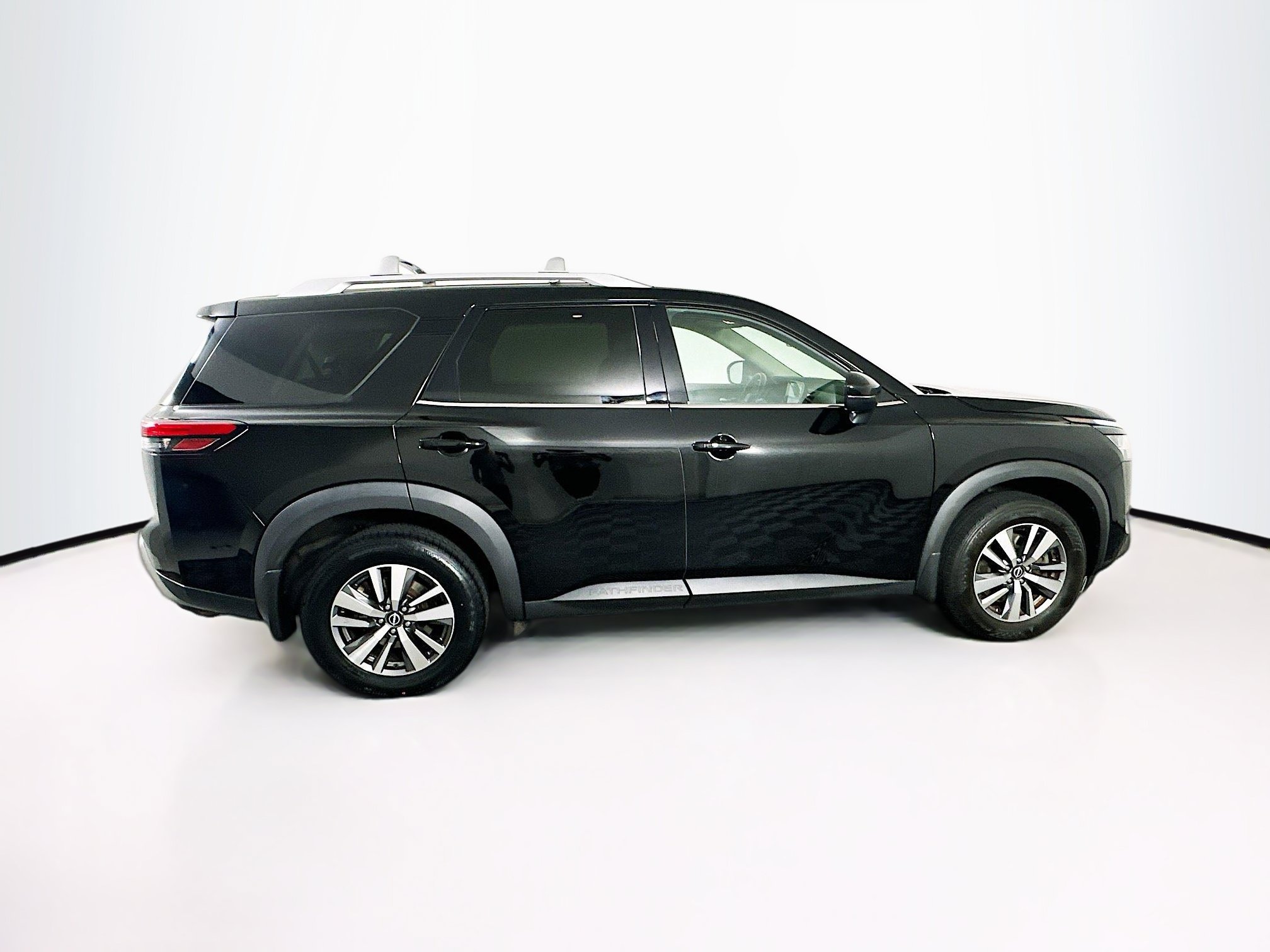 Used 2023 Nissan Pathfinder SL AWD/4WD image 10