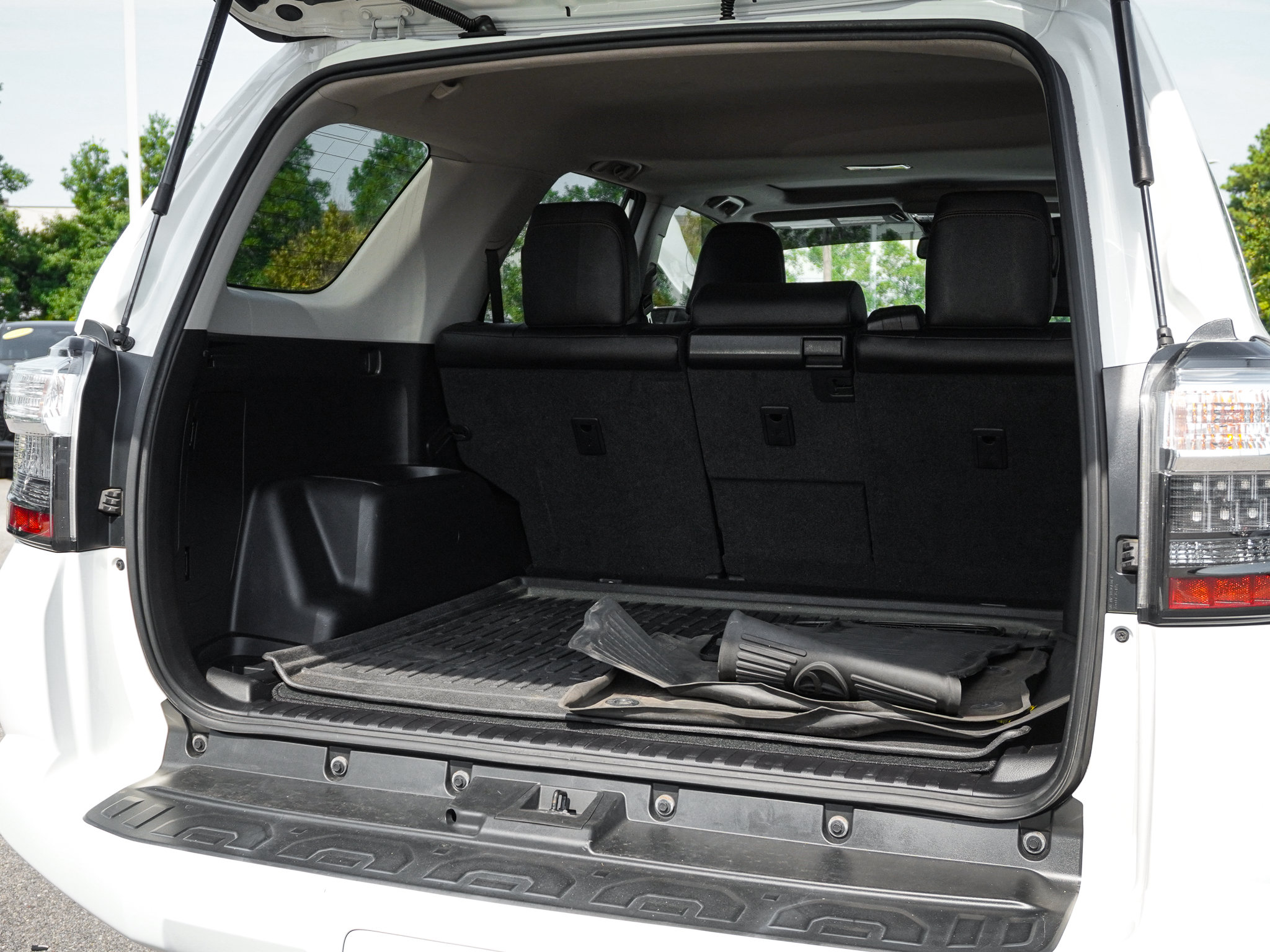 Used 2021 Toyota 4Runner Venture w/ Moonroof Package AWD/4WD image 33