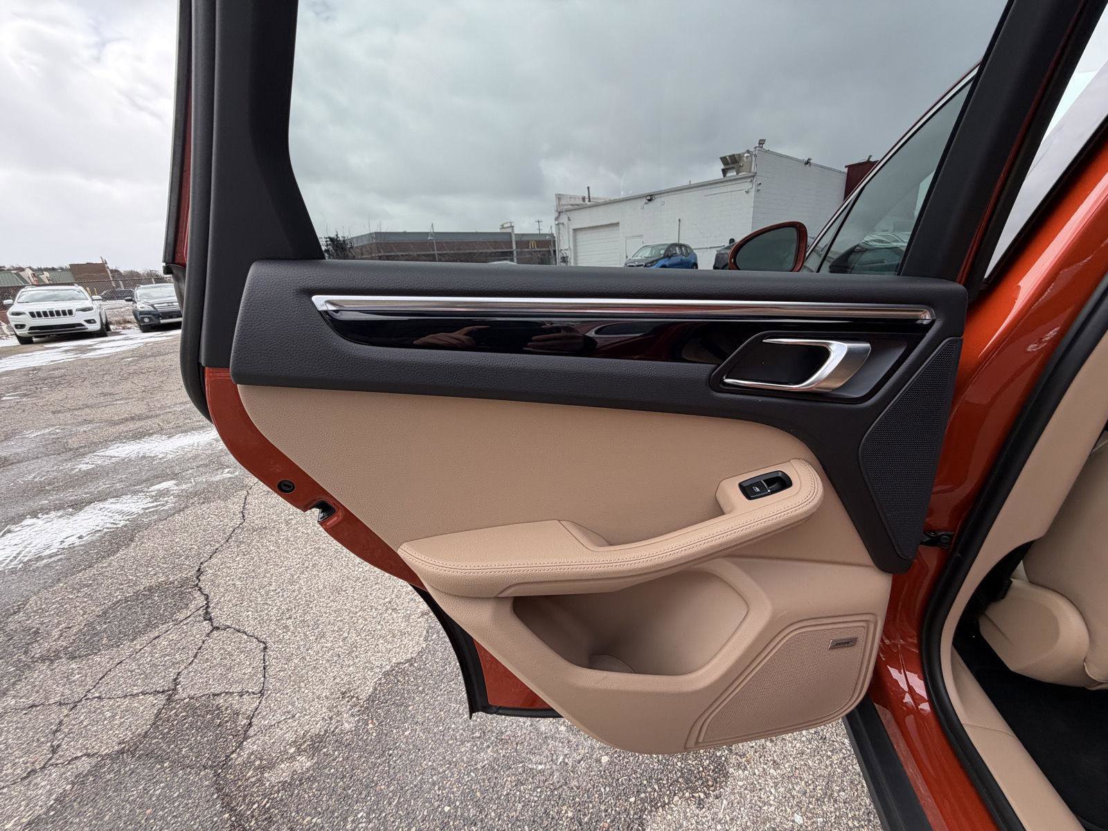 Used 2022 Porsche Macan S AWD/4WD image 23