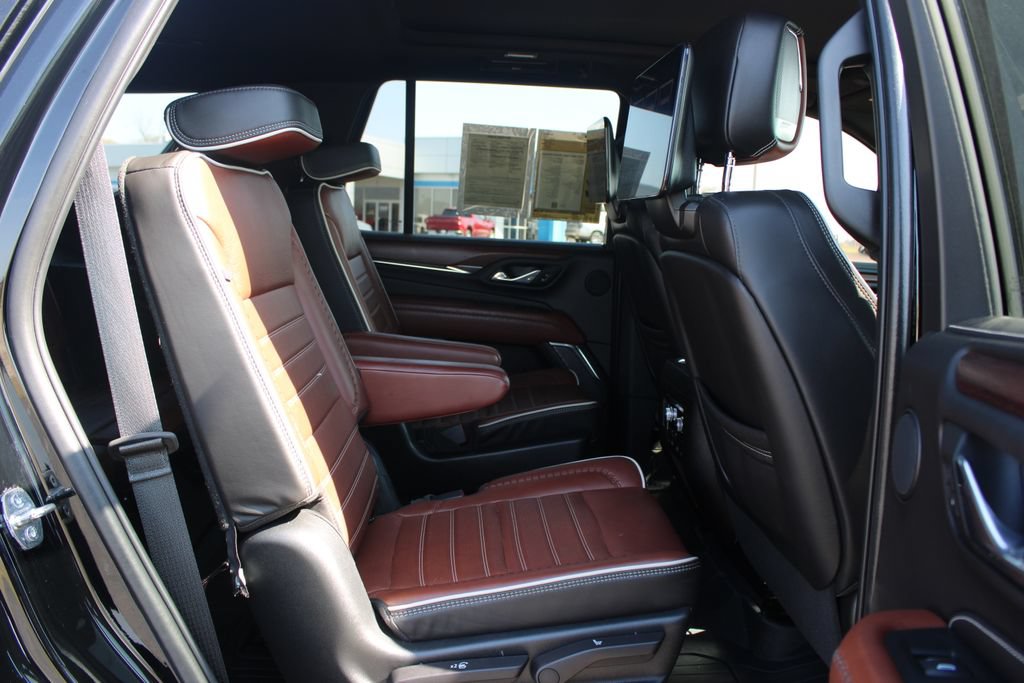 Used 2023 GMC Yukon Denali Ultimate w/ LPO, Floor Liner Package AWD/4WD image 36