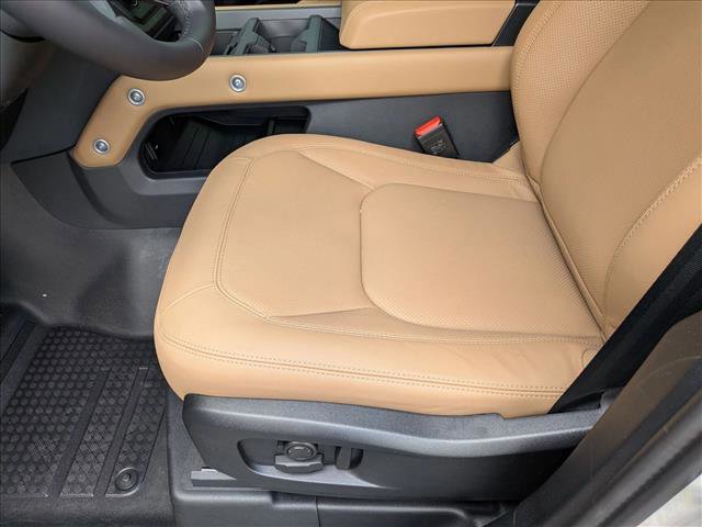 New 2026 Land Rover Defender 110 X-Dynamic SE image 4