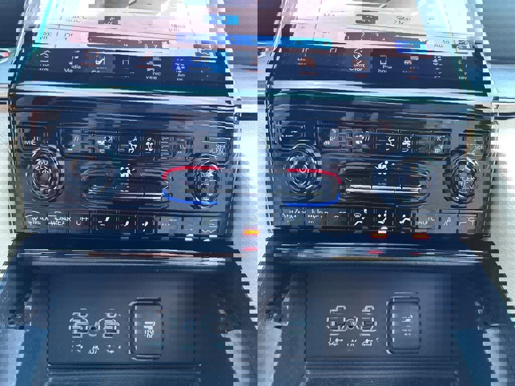 Used 2024 Jeep Grand Cherokee Limited w/ Luxury Tech Group II image 31