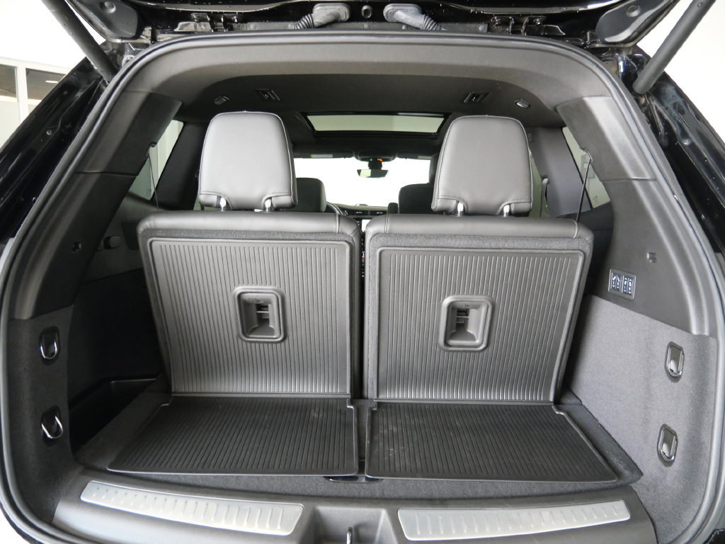 Used 2025 Cadillac XT6 Premium Luxury w/ Technology Package AWD/4WD image 29