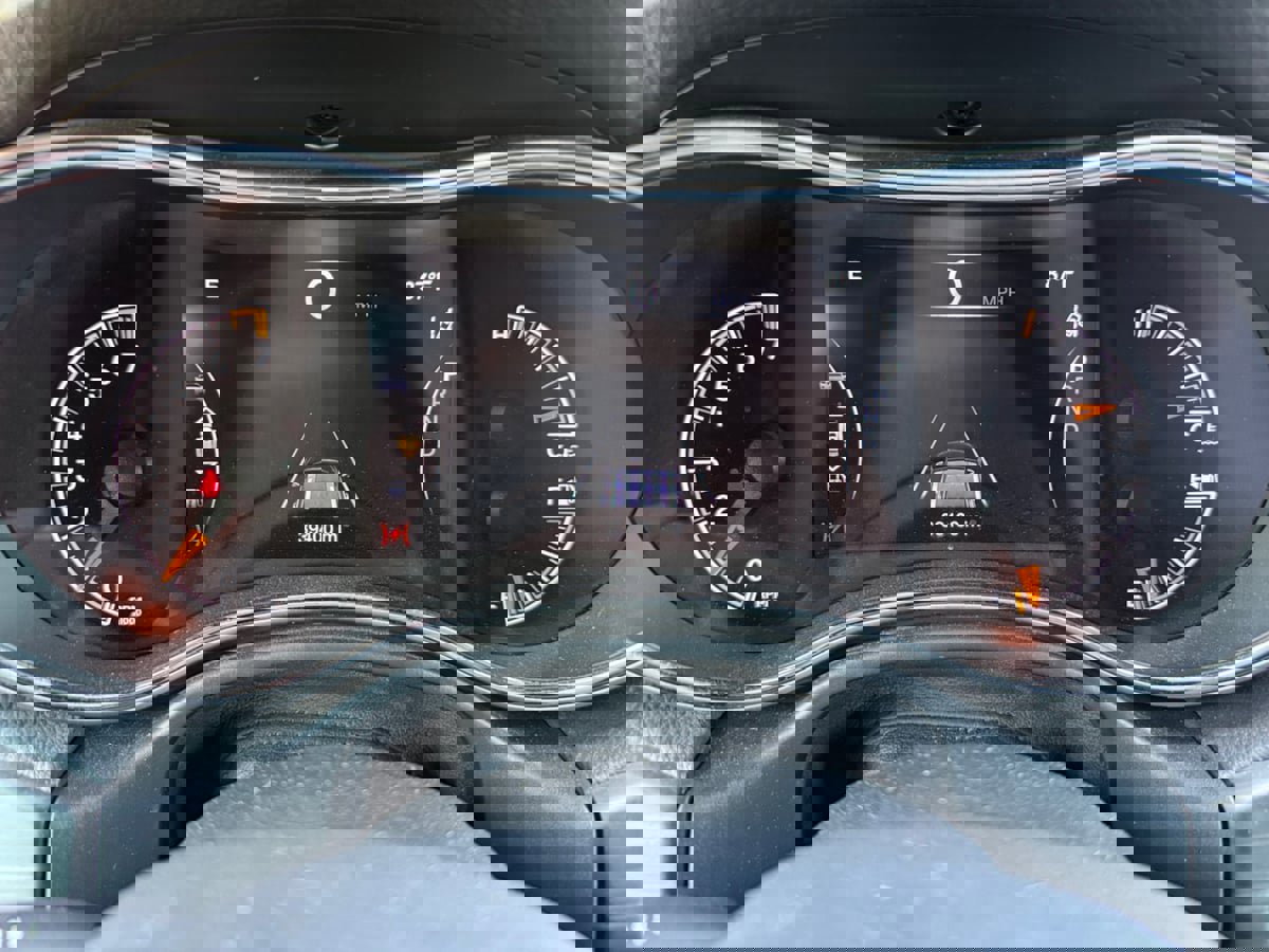 Used 2021 Jeep Grand Cherokee Laredo image 12