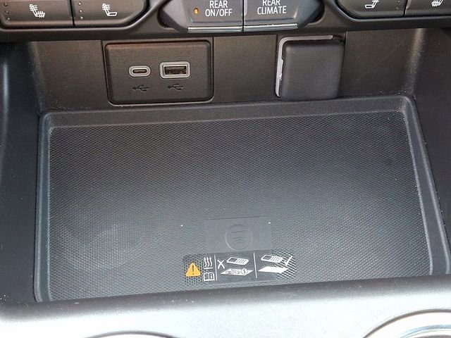 Used 2023 Chevrolet Tahoe Z71 w/ Luxury Package image 23