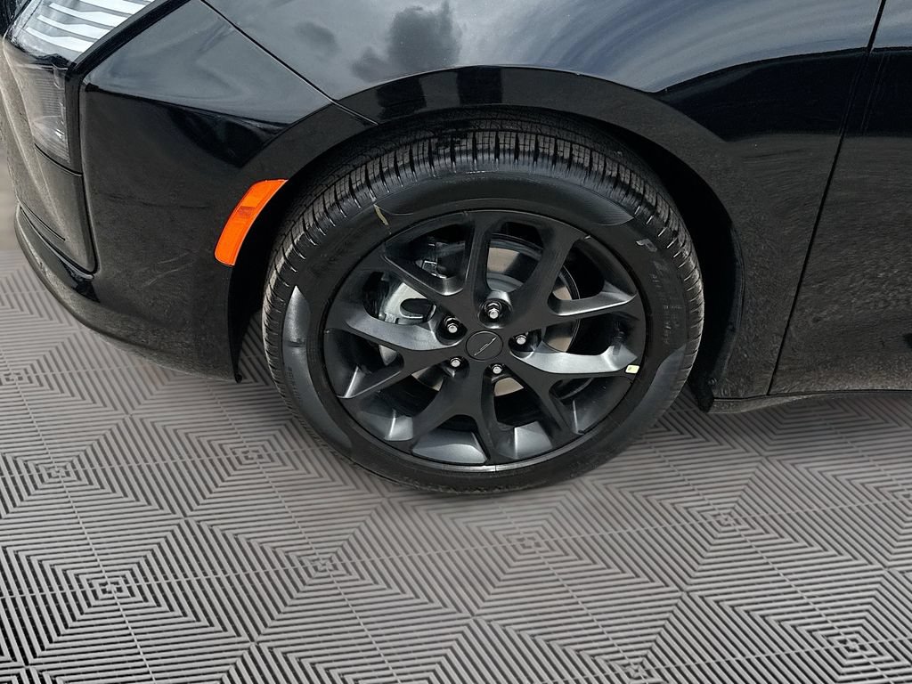 New 2027 Chrysler Pacifica Limited FWD image 35