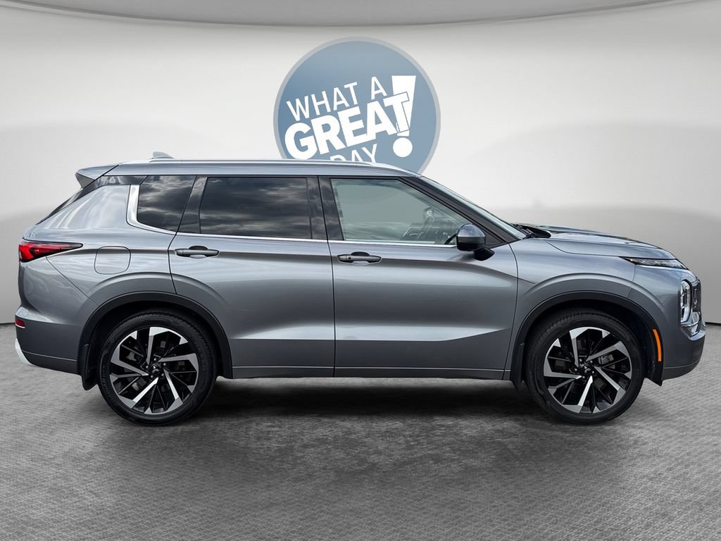 Used 2022 Mitsubishi Outlander SEL AWD/4WD image 2