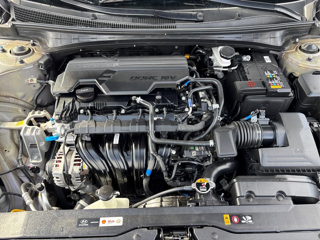 Used 2025 Hyundai Elantra Limited image 13