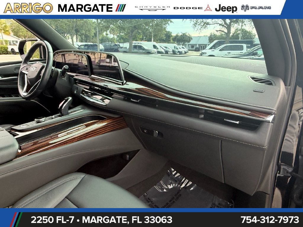 Used 2023 Cadillac Escalade ESV Luxury RWD image 21