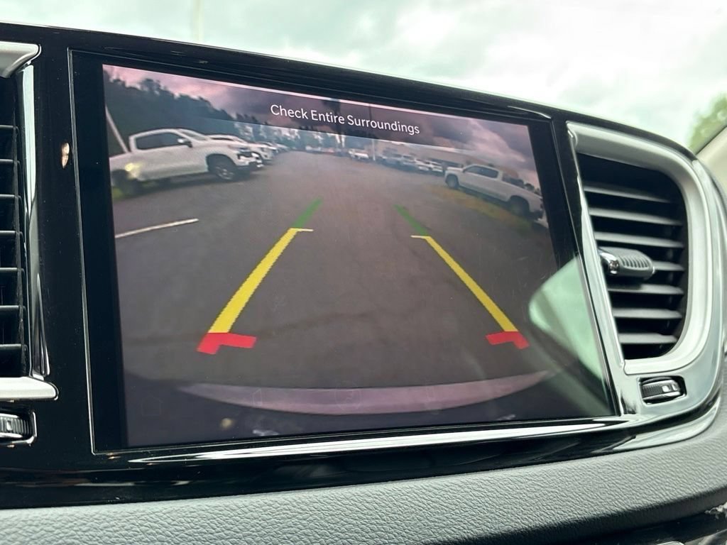 Used 2023 Chrysler Pacifica Touring-L FWD image 17