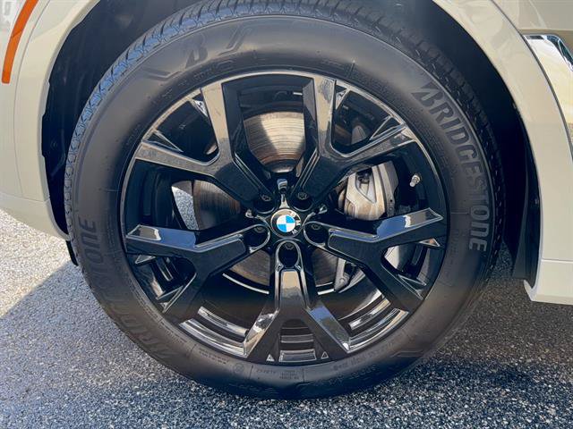 Used 2023 BMW X7 xDrive40i w/ Premium Package AWD/4WD image 38