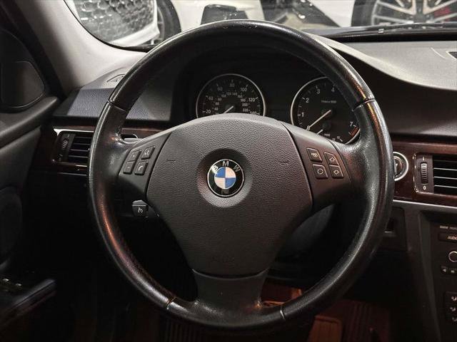 Used 2011 BMW 328i xDrive Sedan AWD/4WD image 12