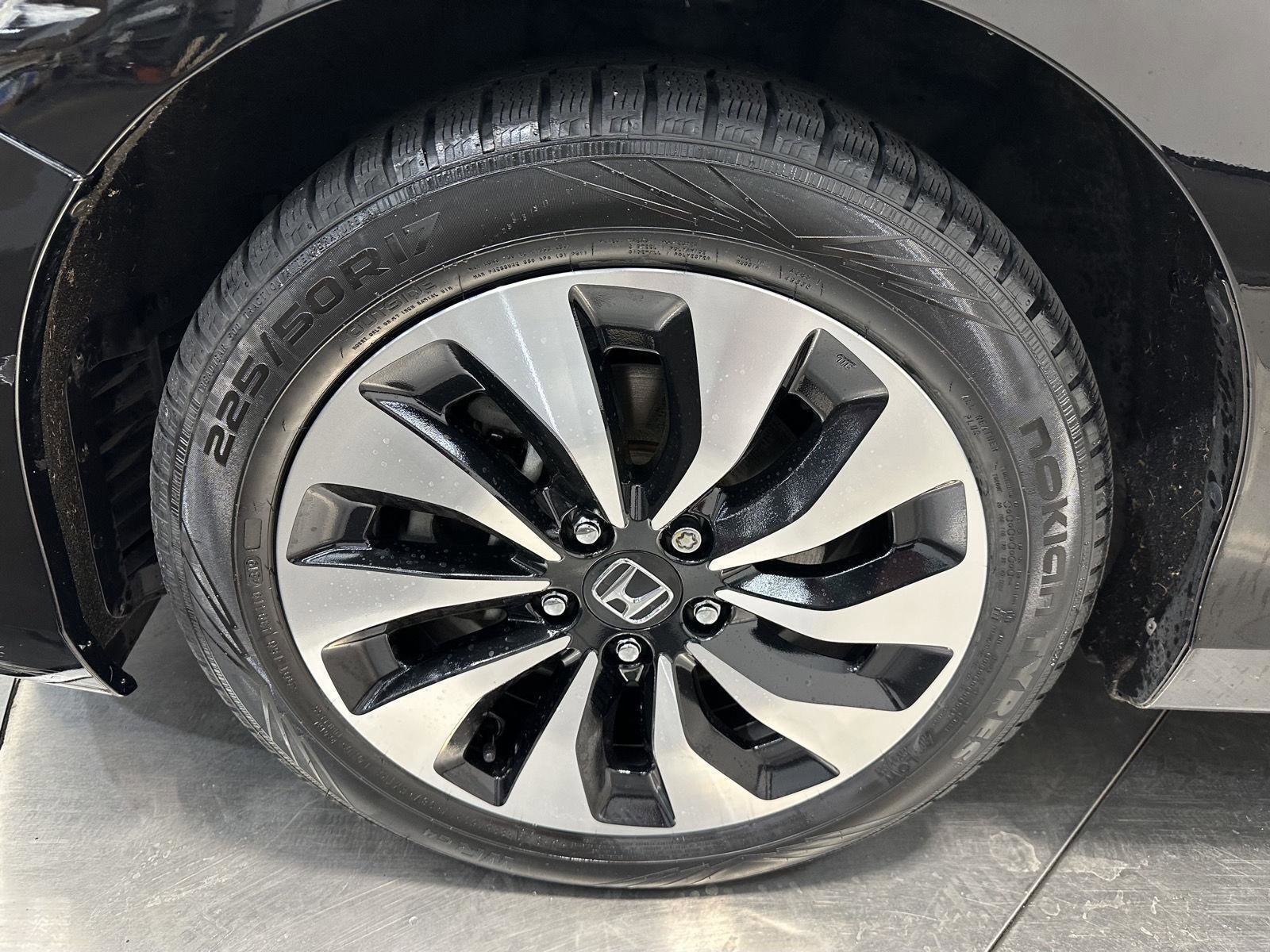 Used 2015 Honda Accord Touring image 8