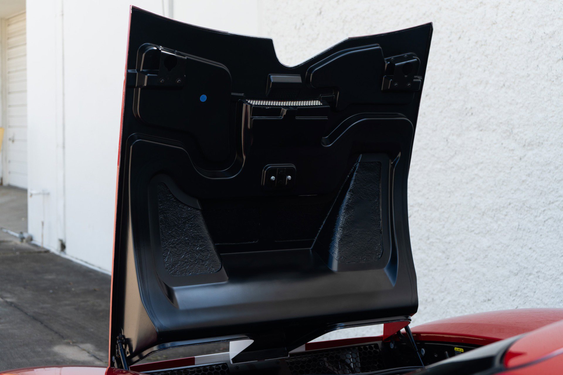 Used 2005 Ford GT RWD image 48
