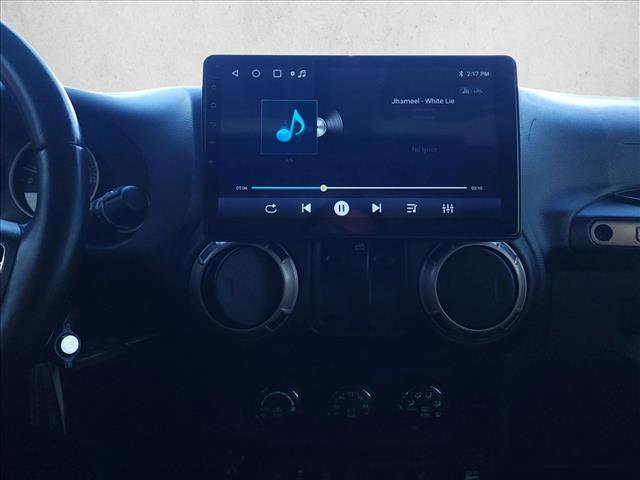 Used 2017 Jeep Wrangler Sahara AWD/4WD image 13