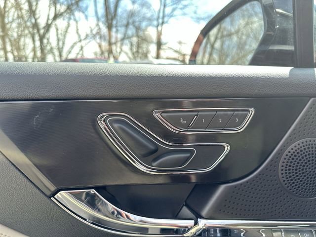 Used 2025 Lincoln Corsair Reserve image 16