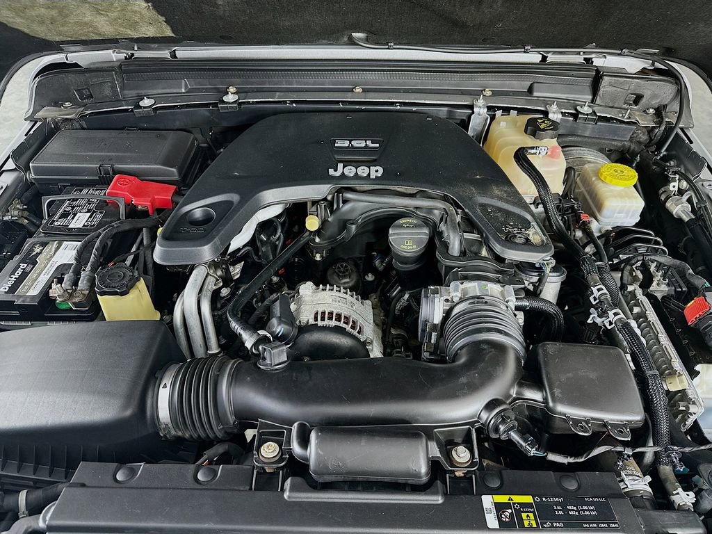 Used 2018 Jeep Wrangler Unlimited Sahara image 32