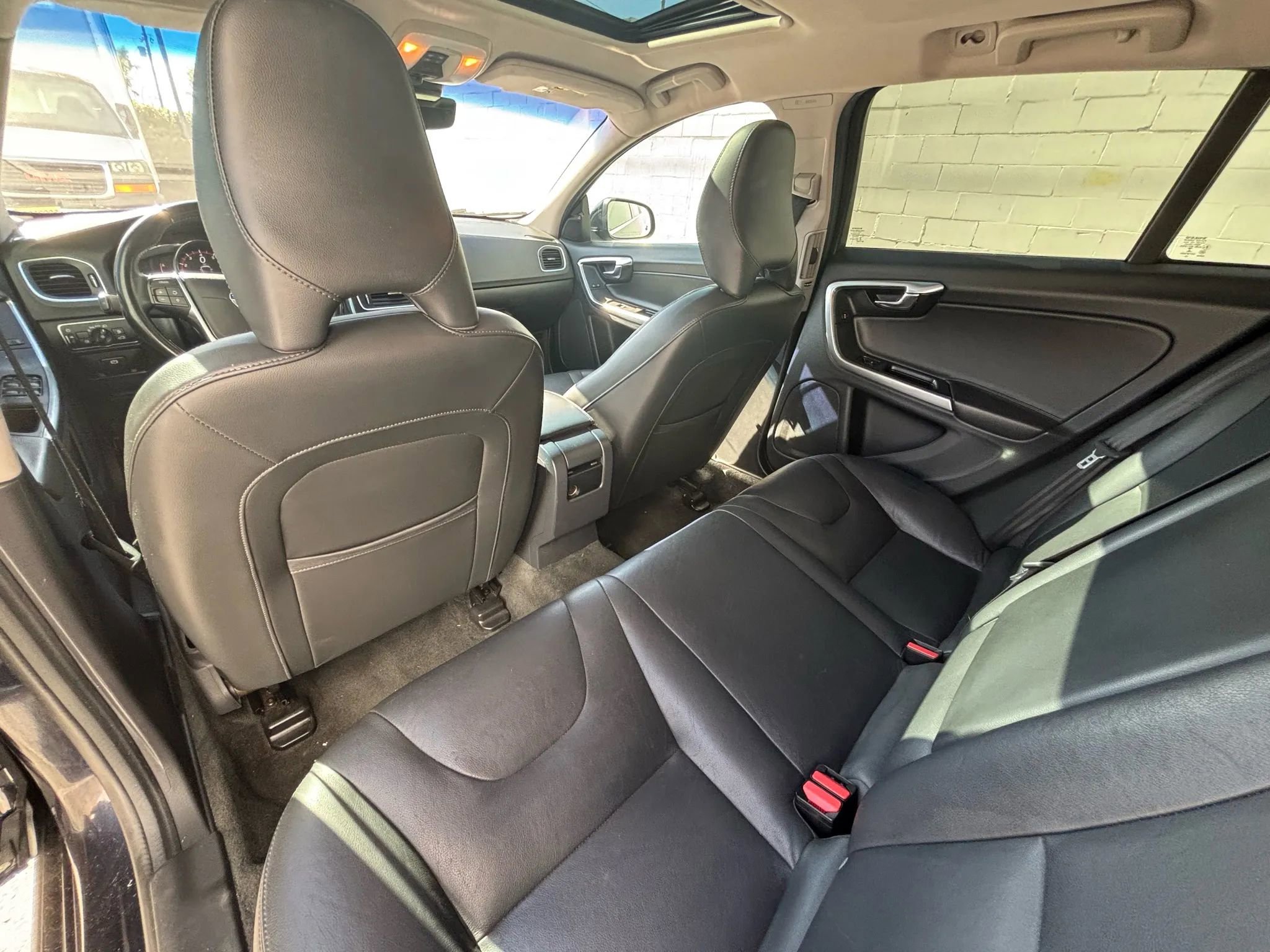 Used 2017 Volvo V60 T5 Premier w/ Convenience Package image 44