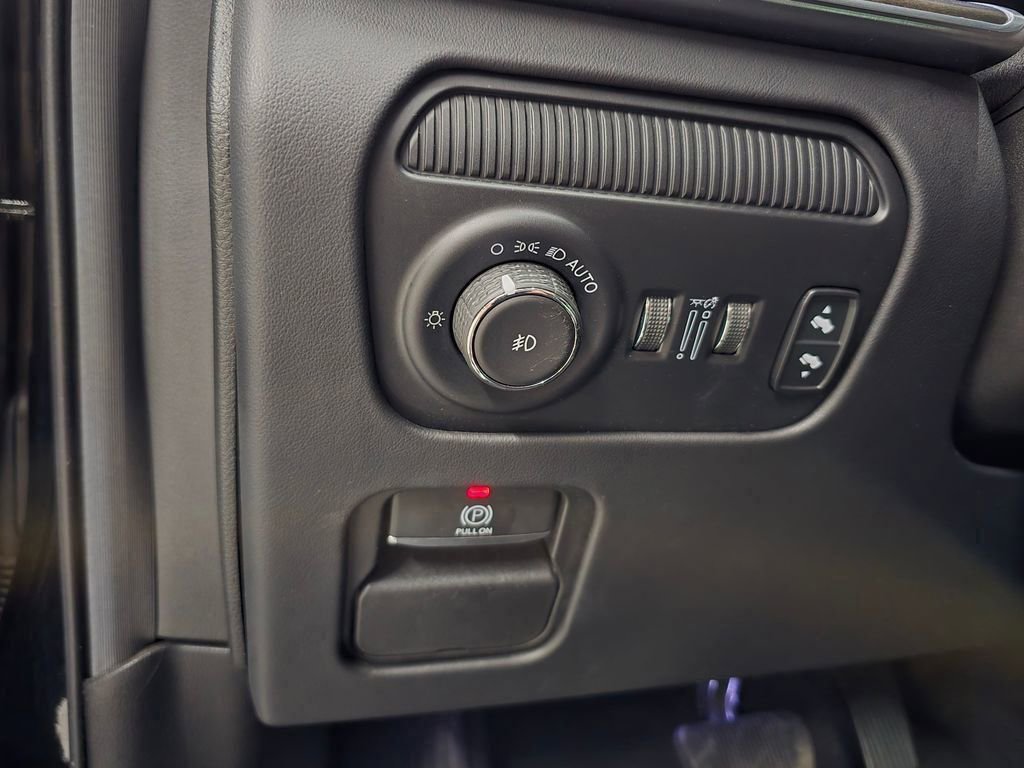 Certified 2022 Jeep Grand Wagoneer Series II w/ Convenience Group III image 35