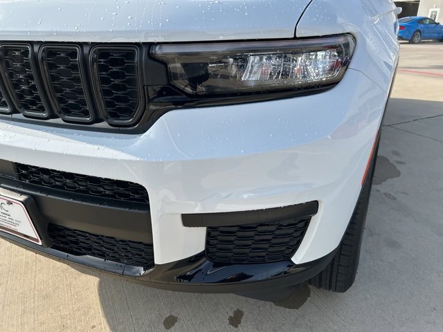 Used 2025 Jeep Grand Cherokee L Altitude image 4