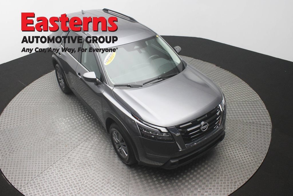 Used 2025 Nissan Pathfinder SV FWD image 3